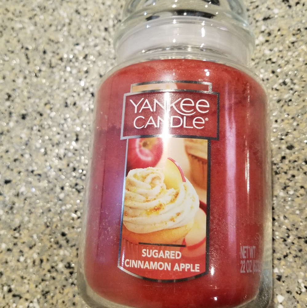 22 oz Yankee Candle Sugared Cinnamon Apple